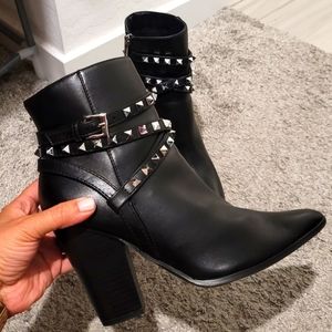 CAPE ROBBIN: Black Studded Ankle Boots